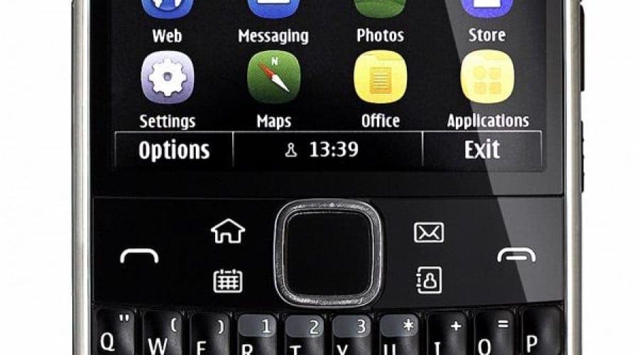 Nokia E6: Smartphone-ul business soseşte în România