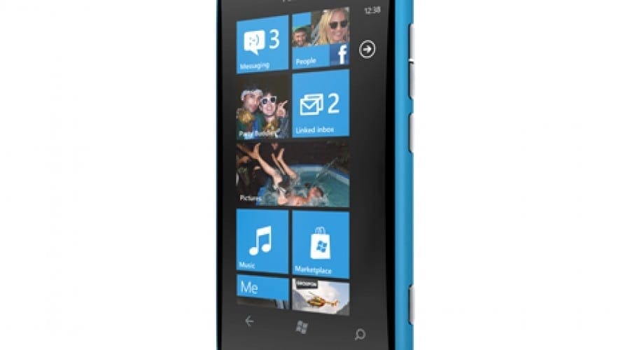 Stephen Elop anunţă modelul Lumia 800, primul smartphone Nokia cu Windows Phone