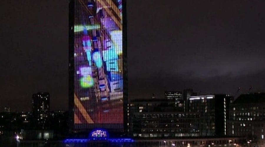 Nokia Lumia 800: Proiecții 4D monumentale pe muzica lui deadmau5