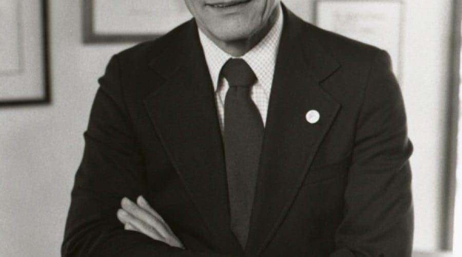 Robert Noyce, „primarul din Silicon Valley”, sărbătorit de Google Doodle