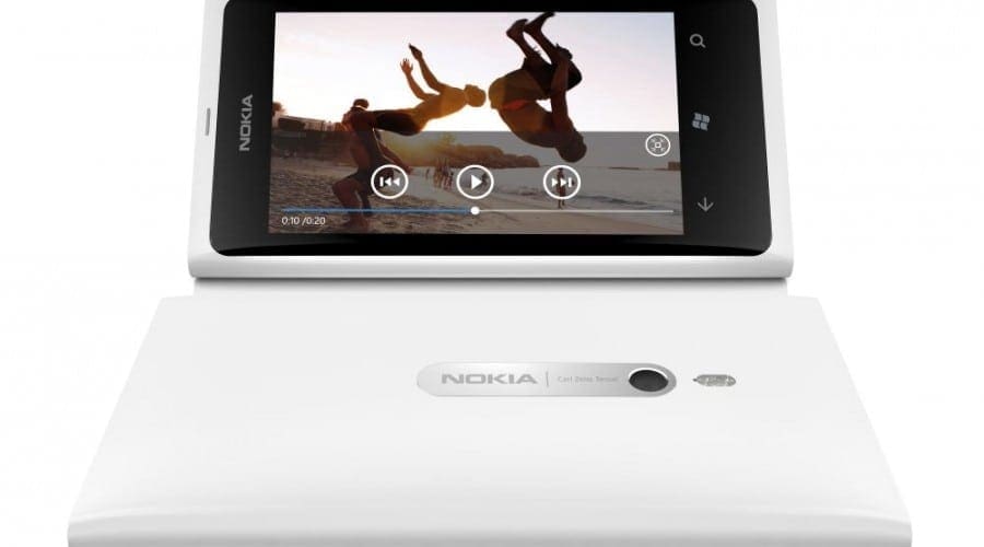 Nokia Lumia 800 soseşte în varianta albă