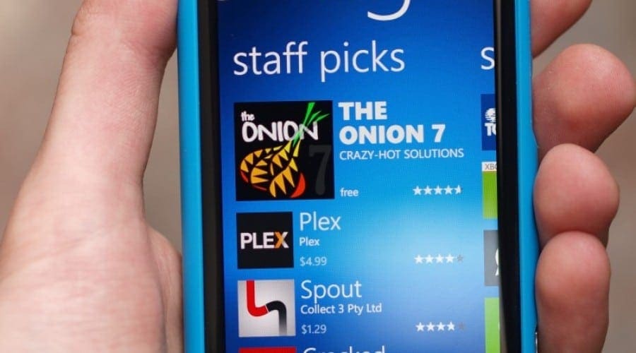 Nokia Lumia 800: Atracţie fizică (review)