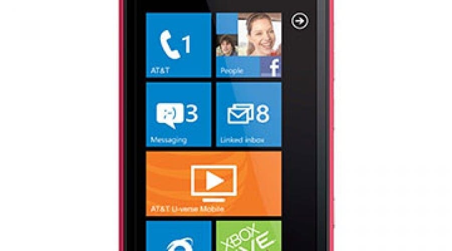 Nokia Lumia 900, disponibil în culoarea roz
