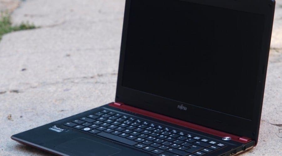 Fujitsu Lifebook UH572: Eleganță portabilă (review)