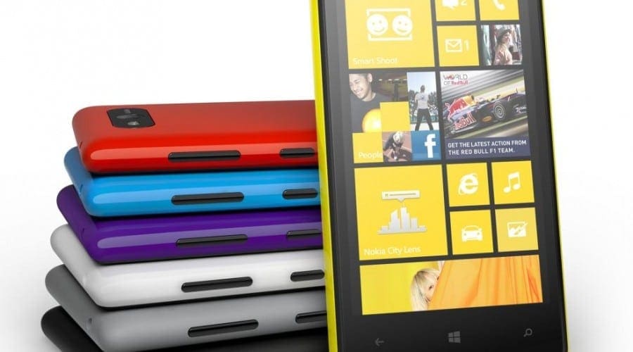 Nokia Lumia 820: Cameră de 8 megapixeli, Windows Phone 8 şi procesor de 1.5GHz