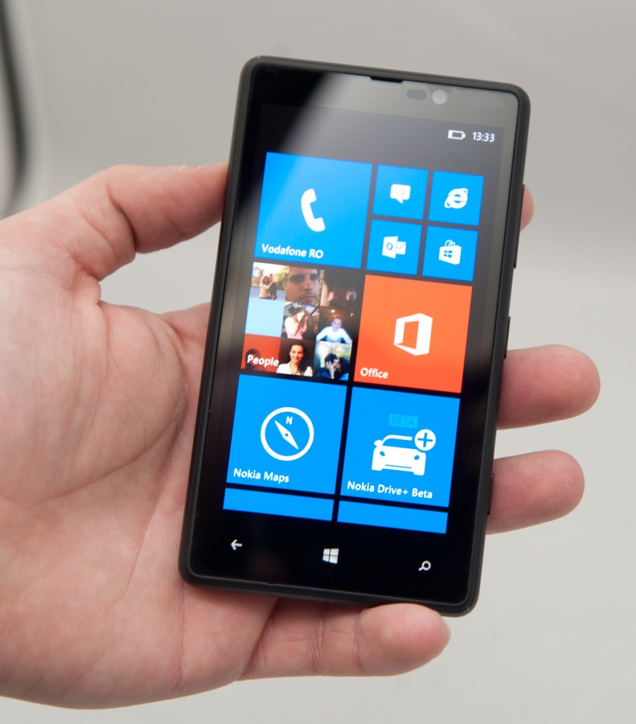 nokia lumia 820, lumia 820, review nokia lumia 820, windows phone 8