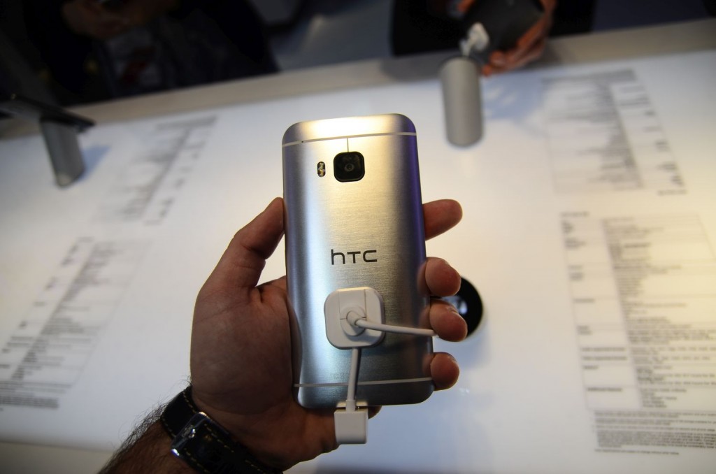 HTC-One-M9-157