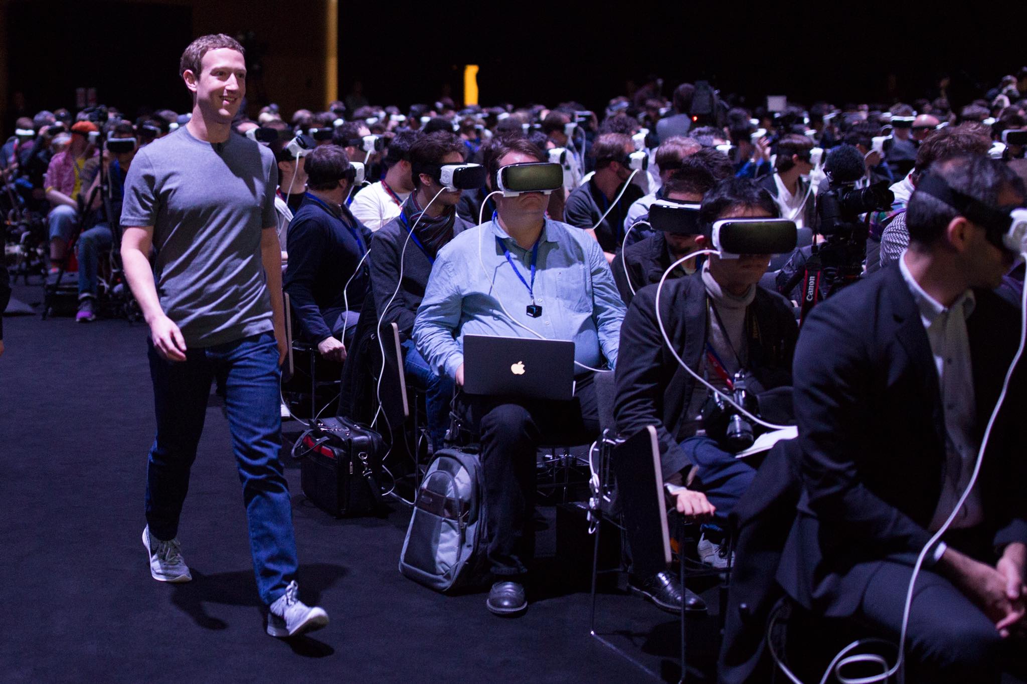 mark-zuckerberg-samsung-unpacked-gear