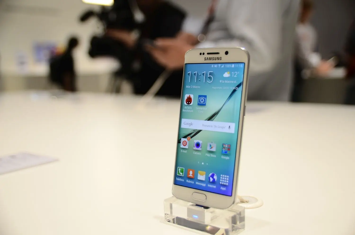 Samsung Galaxy S6 și Galaxy S6 Edge: Primele impresii cu cele două telefoane