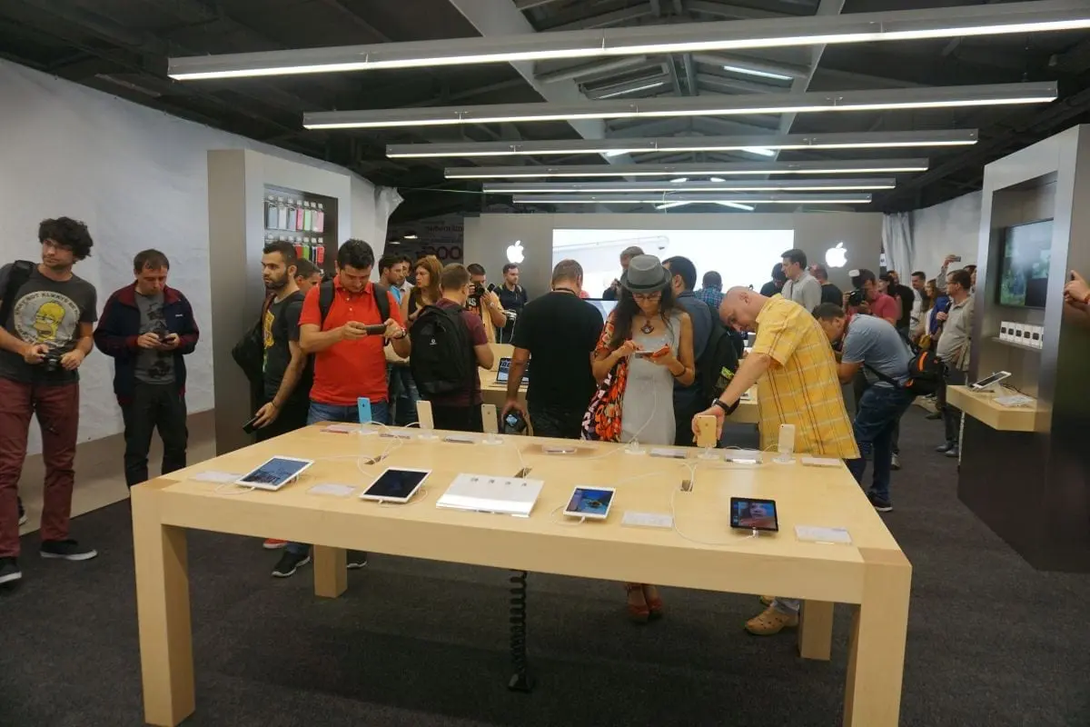 eMAG a expediat în cinci zile 73% dintre comenzile de Black Friday