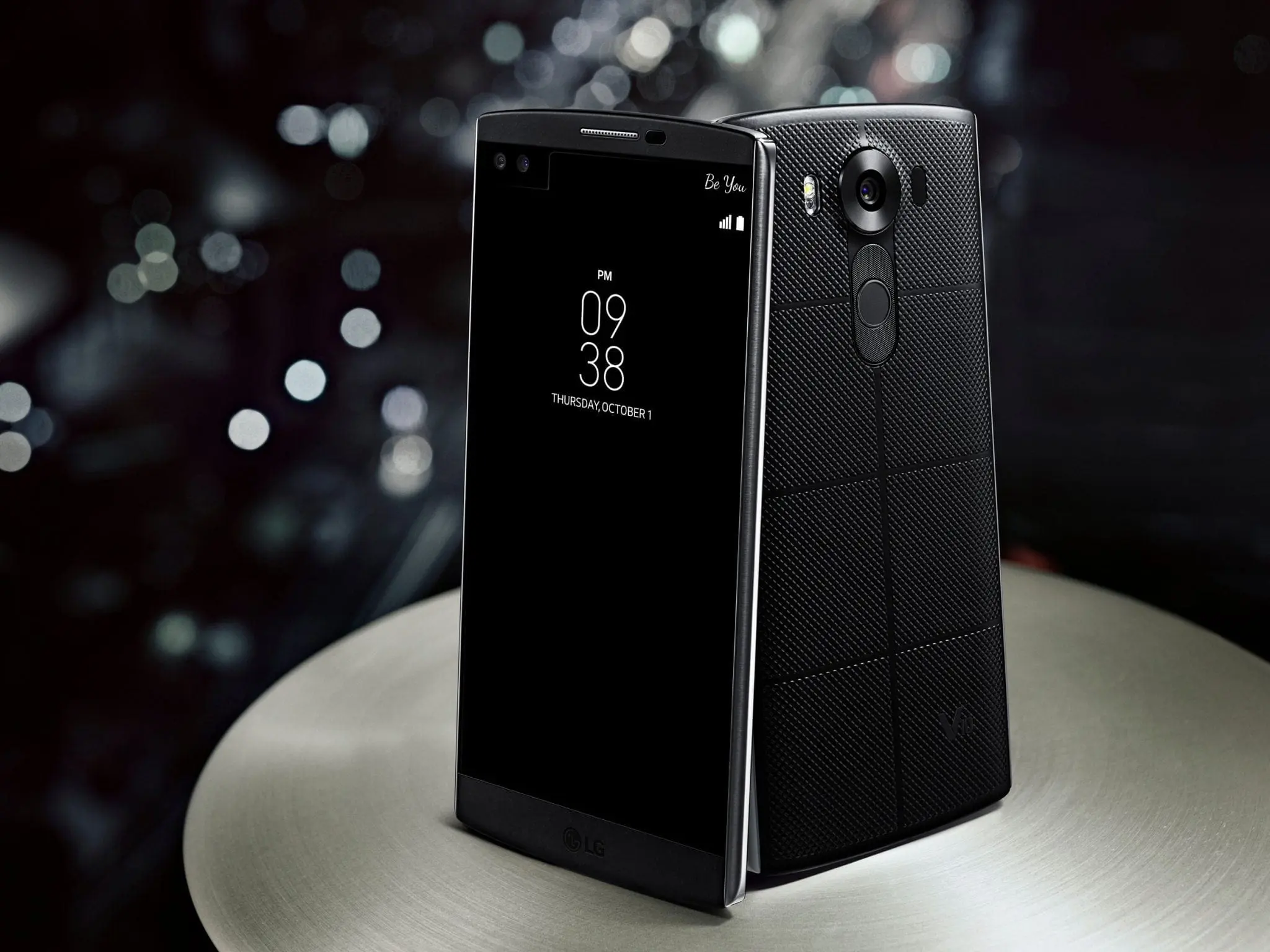 LG V10 a fost prezentat oficial, smartphone-ul vine cu display secundar și două camere frontale