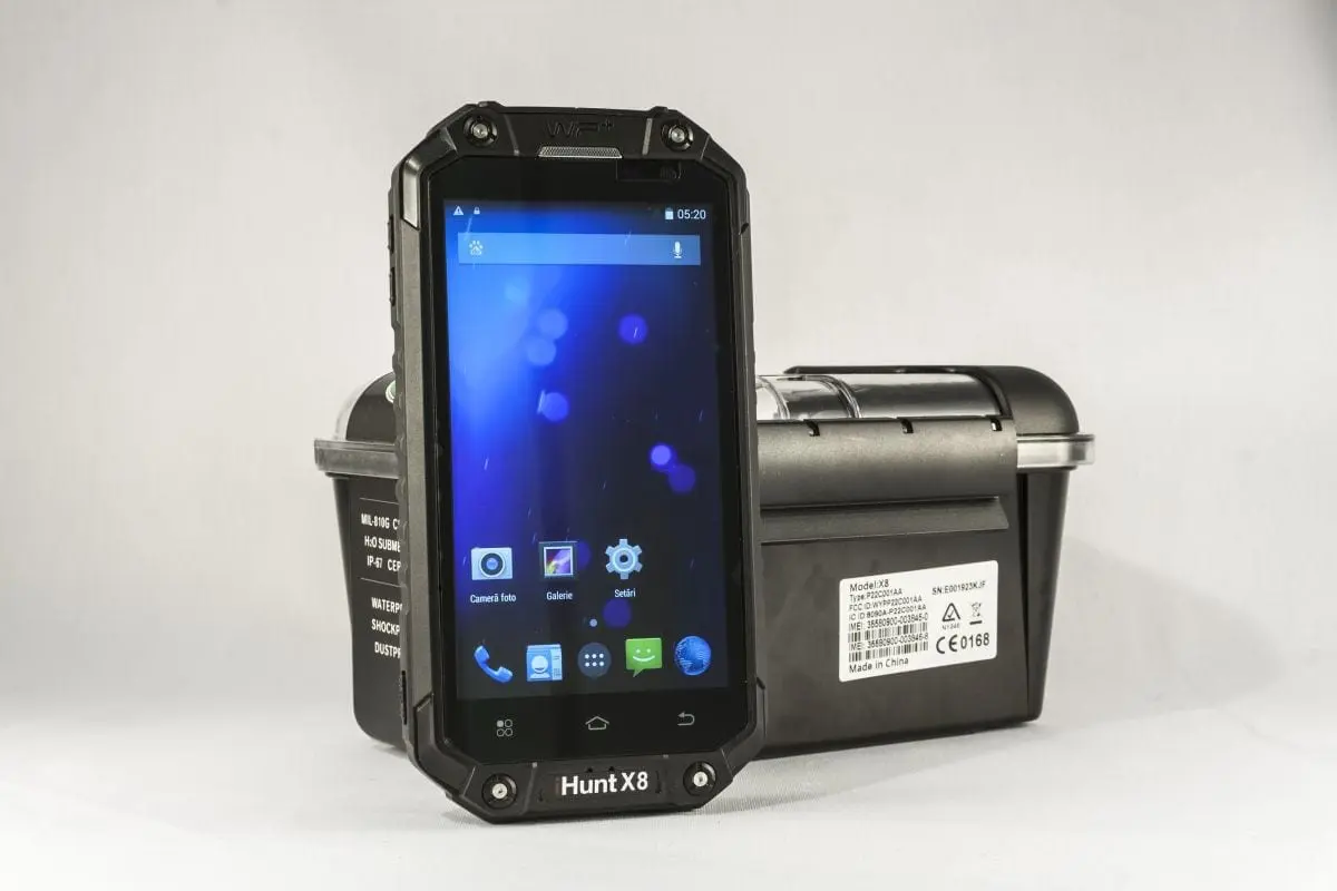 iHunt X8 review: Smartphone rugged cu funcție Walkie talkie