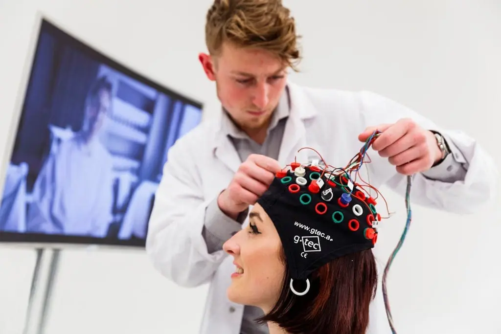 Studiul neuropsihologic semnat Samsung: iată efectele asupra creierului în timpul vizionării de conținut UHD