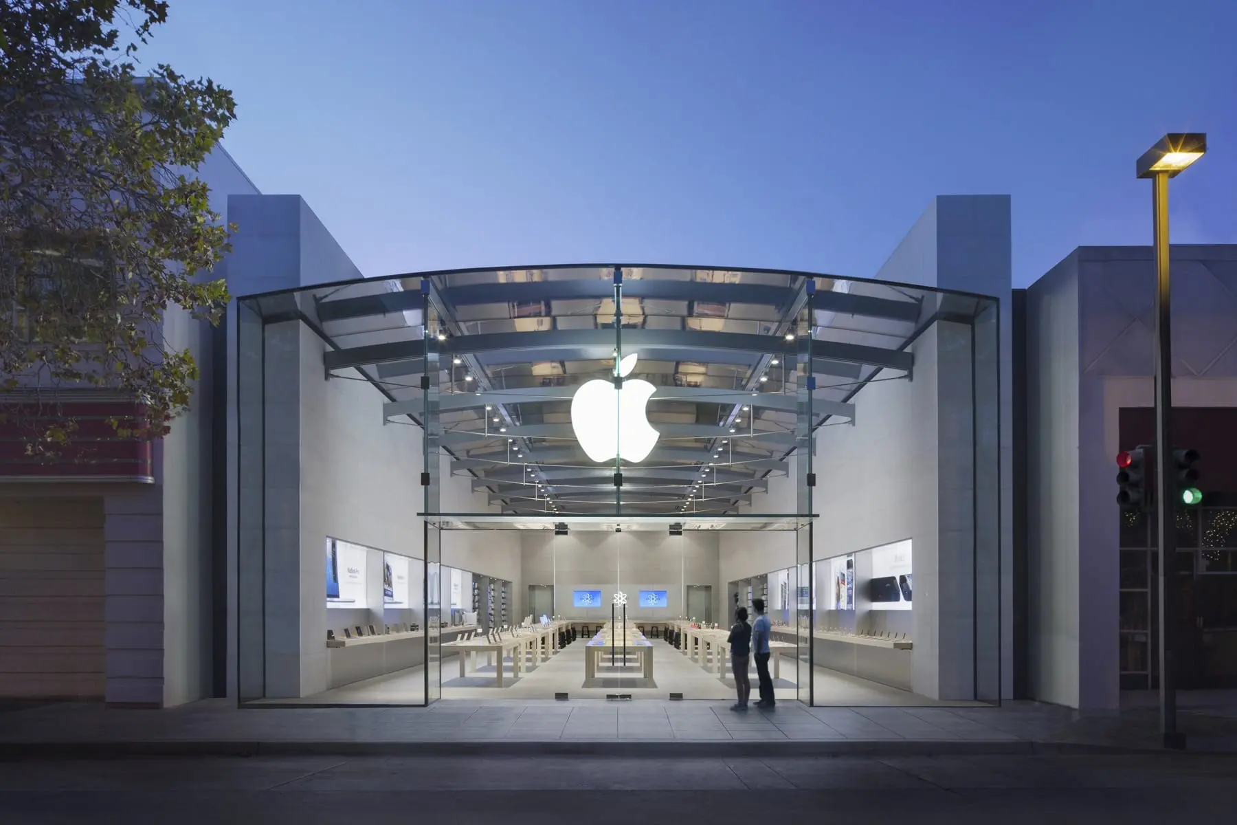 Apple anunță o scădere a veniturilor cu 33%, vânzările de iPhone-uri mai mici cu 23 de milioane de unități