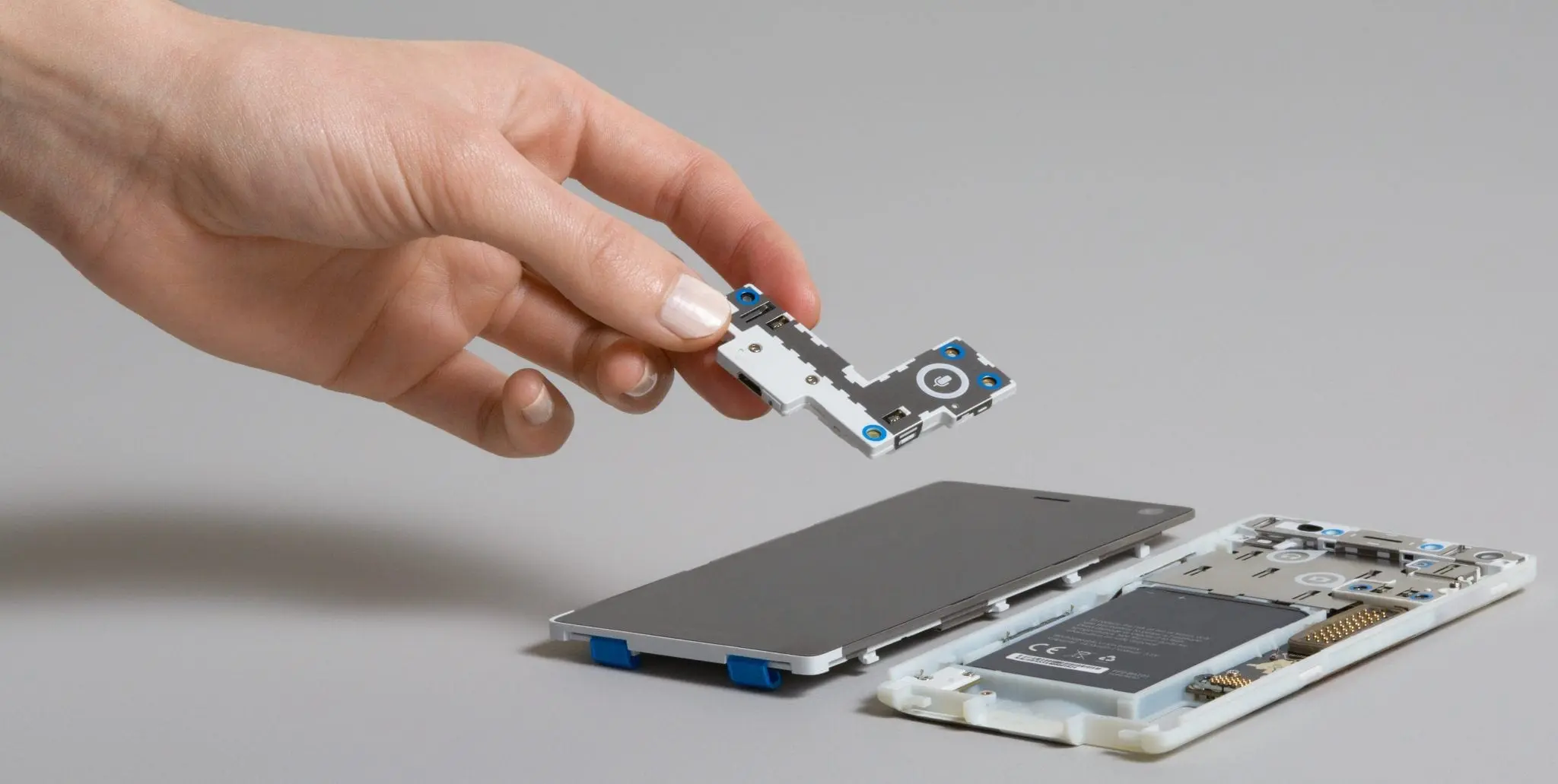 Fairphone FP2 review: test de laborator cu smartphone-ul modular