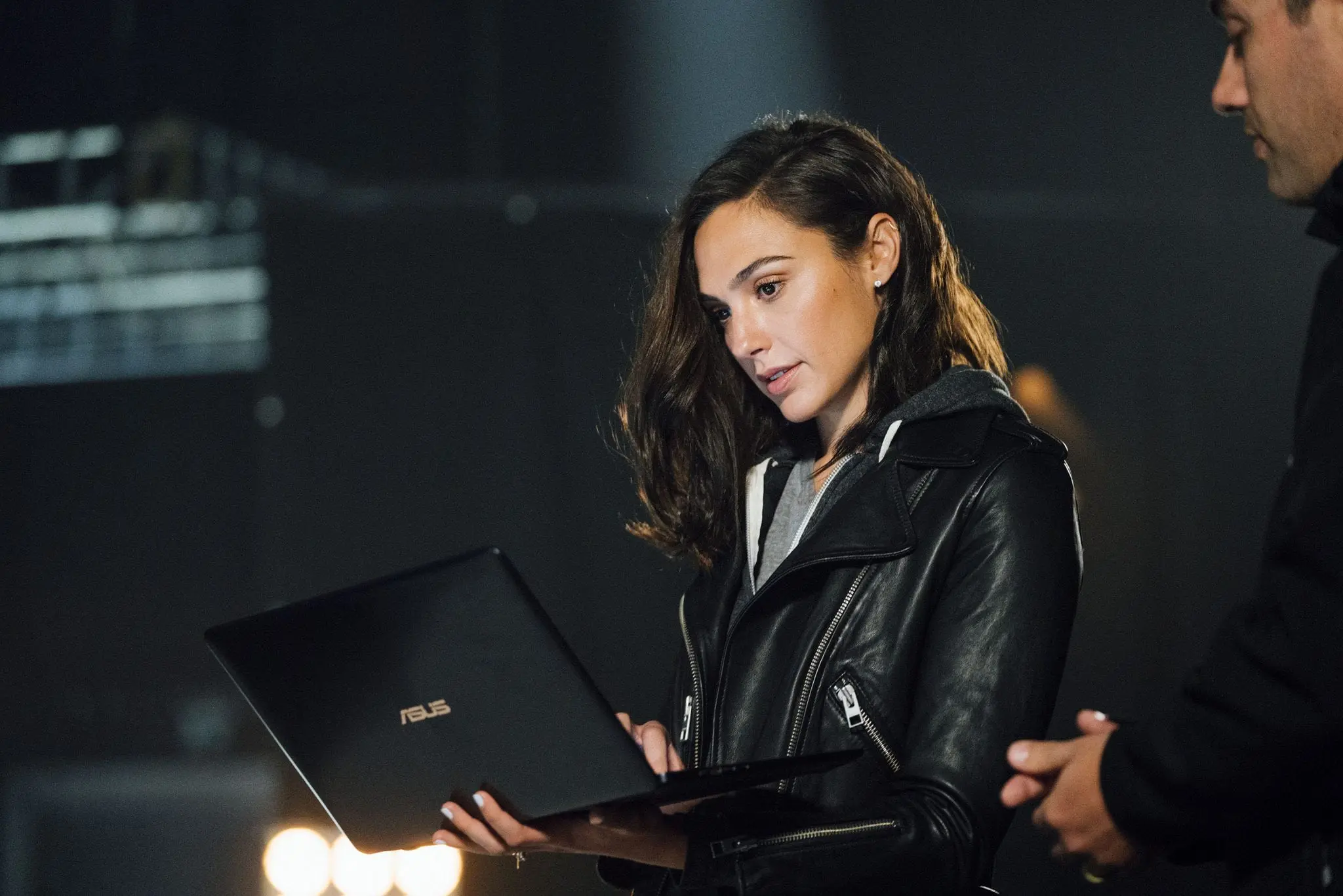 ASUS anunță parteneriatul cu Gal Gadot