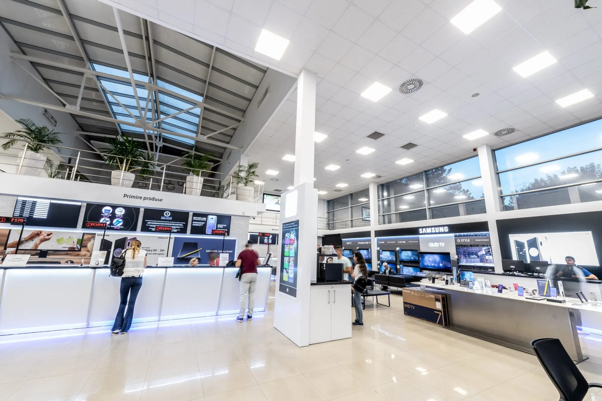 Service Samsung Plaza: Reparație și înlocuire display într-o oră, testare hardware și software. Ce alte lucruri ne-au plăcut la service-ul autorizat Samsung
