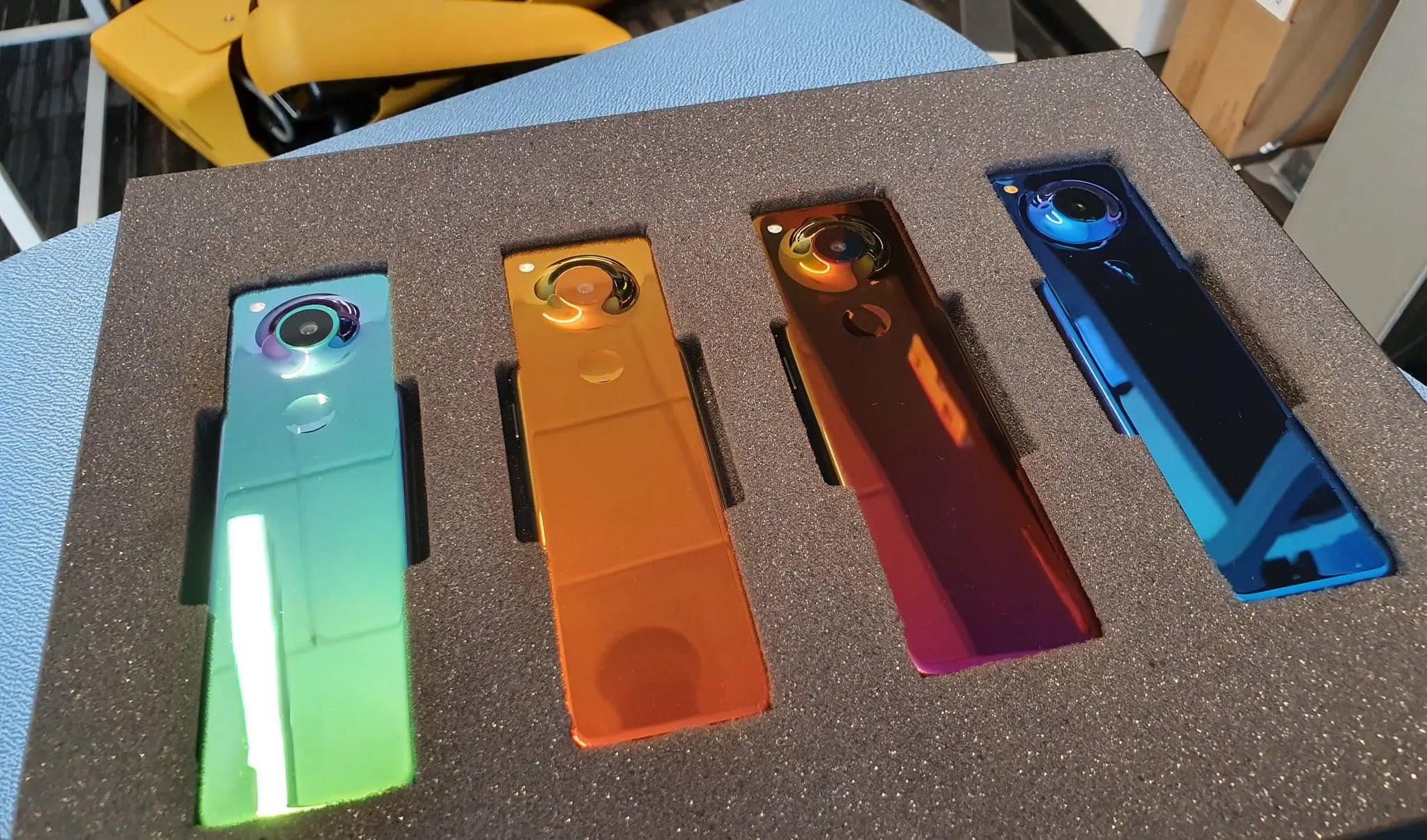 Tras în formă nouă, co-fondatorul Android propune reinventarea smartphone-ului