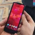 Motorola relansează Razr. Este primul telefon pliabil cu clapetă