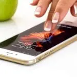 Apple trebuie să plătească scump pentru scandalul cu iPhone-urile “încetinite”. Suma pe care compania americană o datorează clienților