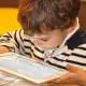 Orange continuă să livreze tablete pentru programul „Școala de acasă”