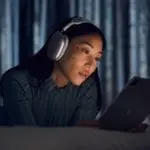 Viitorul model AirPods Max ar putea fi realizat din sticlă