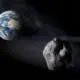 Un asteroid imens este pe cale să se apropie de Pământ. Acesta s-ar putea ciocni cu sateliții de comunicații de mare altitudine care orbitează planeta
