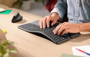 Logitech a lansat o nouă tastatură ergonomică