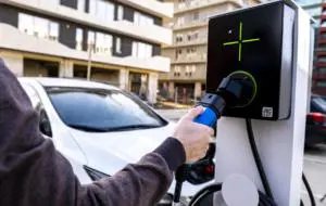 Românii de la LEKTRI.CO vor să ajungă la 1.000 de stații de încărcare pentru mașini electrice vândute în 2021