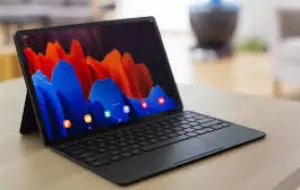 Noua tastatură wireless „inteligentă” Samsung este personalizată cu funcțiile preferate