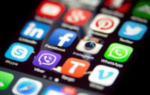 Utilizatorii americani de iPhone au cheltuit în medie 138 USD pentru aplicații în 2020, urmând să crească la 180 USD în 2021