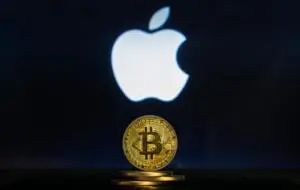 În curând ar putea fi posibilă plata cu Bitcoin a următorului iPhone sau Macbook