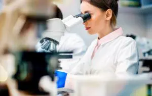 COVID-19: Oracle și Oxford se aliază în lupta împotriva noilor tulpini ale SARS-CoV-2