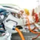 Studiile arată că deținătorii de mașini electrice revin la cele pe combustibili fosili după o vreme. De ce se întâmplă asta?