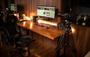 Am construit un setup ideal pentru work from home sau gaming. Vezi ce gadget-uri am folosit