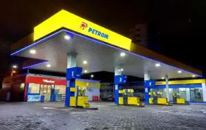Auchan introduce serviciul Click&Collect în magazinele MyAuchan din stațiile Petrom