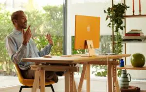Apple s-a răzgândit: întoarcerea angajaților la birou e amânată