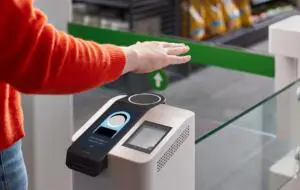 Amazon renunță la cumpărăturile fără checkout în magazinele sale