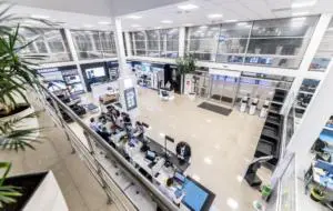 Cât de ușor se repară un telefon pliabil Samsung? Interviu cu Alexandru Brăiculescu, Service Manager al service-ului autorizat Samsung Plaza