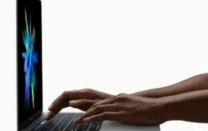 Apple tocmai a brevetat o tastatură foarte specială. Despre ce e vorba