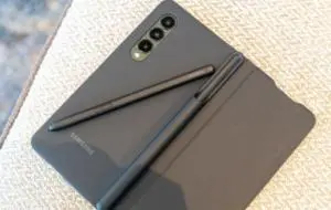 S Pen Fold Edition nu funcționează pe telefoanele Galaxy care nu se pliază