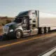 Acest camion cu self driving a scutit 10 ore față de un camion condus de șofer
