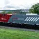 Americanii au prezentat prima locomotivă electrică pe baterii. Cum funcționează