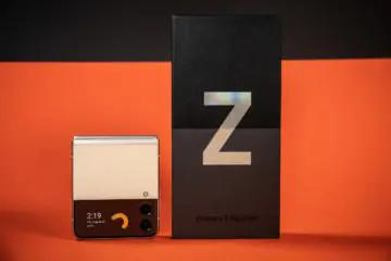 REVIEW Samsung Galaxy Z Flip3 5G: Cel mai ieftin telefon pliabil