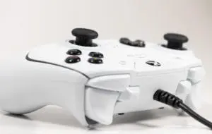 REVIEW Razer Wolverine V2 (Mercury White) – Control mai bun în shootere pe Xbox