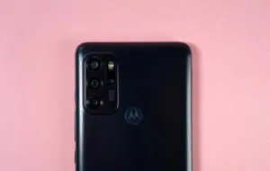 REVIEW Motorola moto g60s: Entry-level de la Motorola cu ecran de 120Hz și încărcare pe 50W
