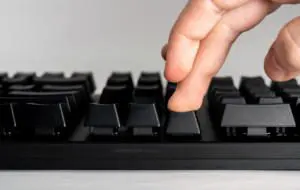 REVIEW Razer Huntsman V2 – Cea mai rapidă tastatură din lume