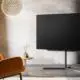 Loewe lansează un televizor OLED de 77 de inci, placat cu aur, pentru a sărbători cea de-a 99-a aniversare