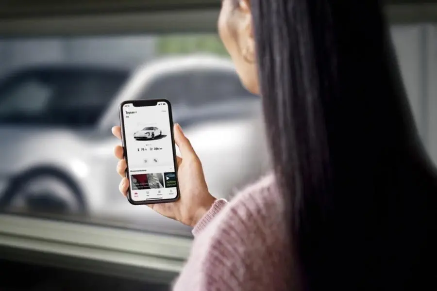 Aplicația My Porsche conectează smartphone-ul la vehicul