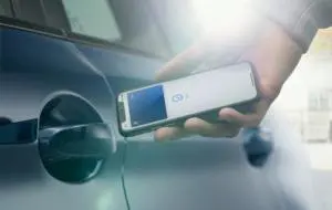Tu cum îți deschizi mașina? Apple vrea s-o faci prin telefon
